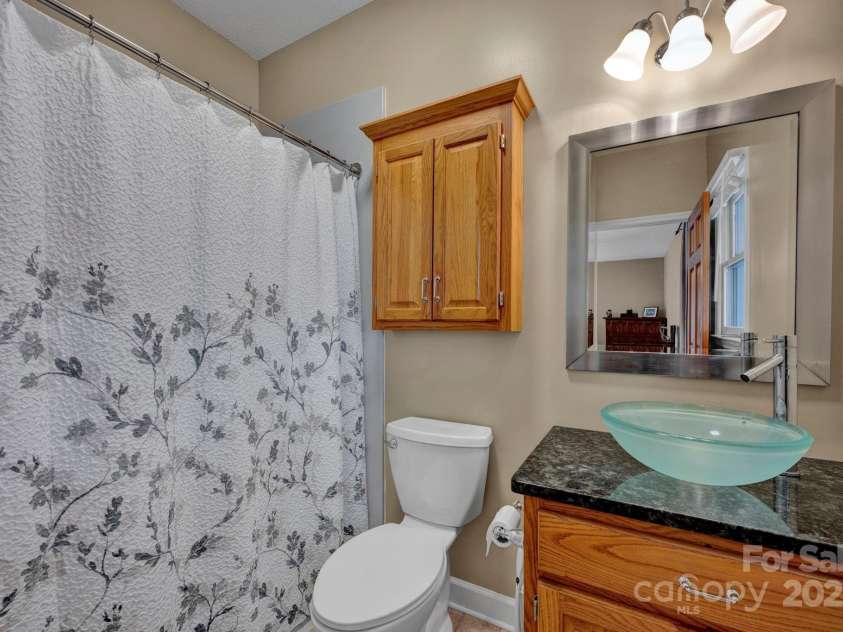 161 Picwyck Drive, Mooresville, NC 28115.  MLS# CAR4211316, YatesRealty ID 20000. Main-Level Primary Bath