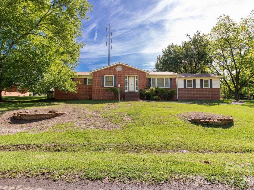 503 Jackson Road, Lancaster, SC 29720.  MLS# CAR4379340, YatesRealty ID 20000. 