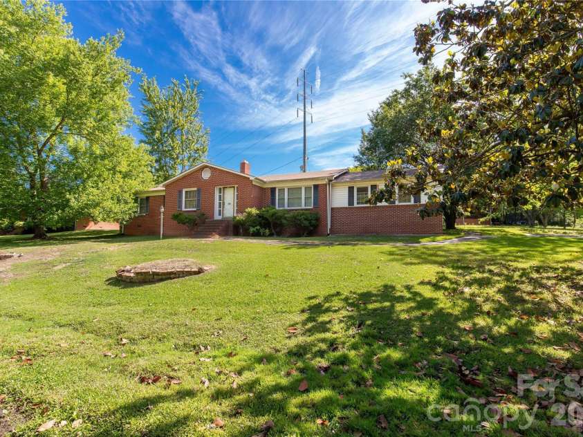 503 Jackson Road, Lancaster, SC 29720.  MLS# CAR4379340, YatesRealty ID 20000. 