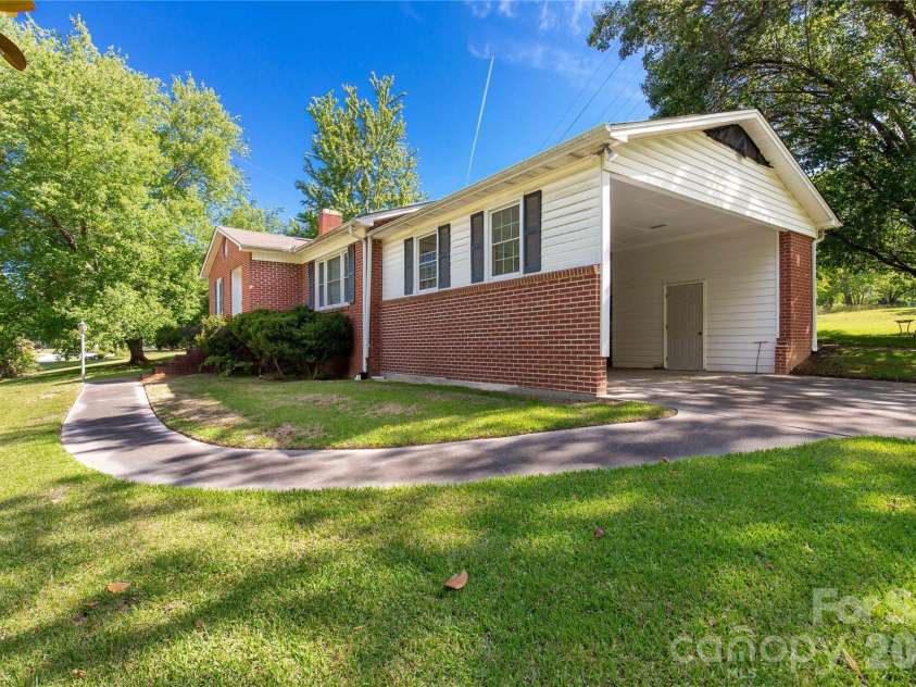 503 Jackson Road, Lancaster, SC 29720.  MLS# CAR4379340, YatesRealty ID 20000. 
