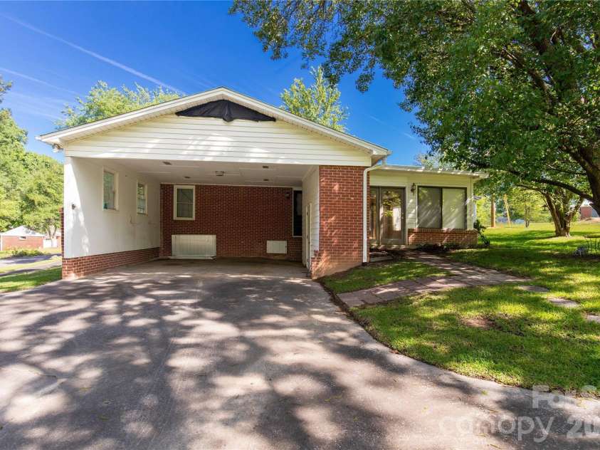 503 Jackson Road, Lancaster, SC 29720.  MLS# CAR4379340, YatesRealty ID 20000. 