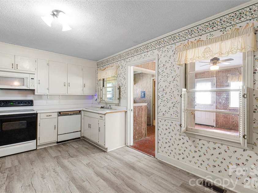 503 Jackson Road, Lancaster, SC 29720.  MLS# CAR4379340, YatesRealty ID 20000. 