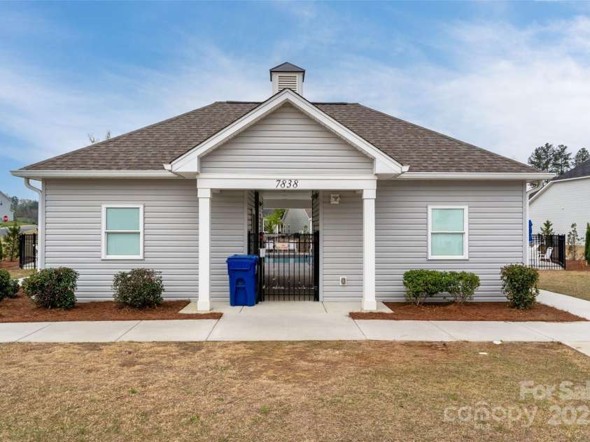 7900 Creek Park Drive, Denver, NC 28037.  MLS# CAR4235947, YatesRealty ID 20001. Community Pool