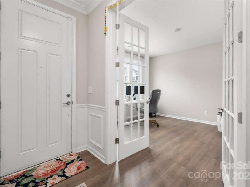 7900 Creek Park Drive, Denver, NC 28037.  MLS# CAR4235947, YatesRealty ID 20001. Foyer