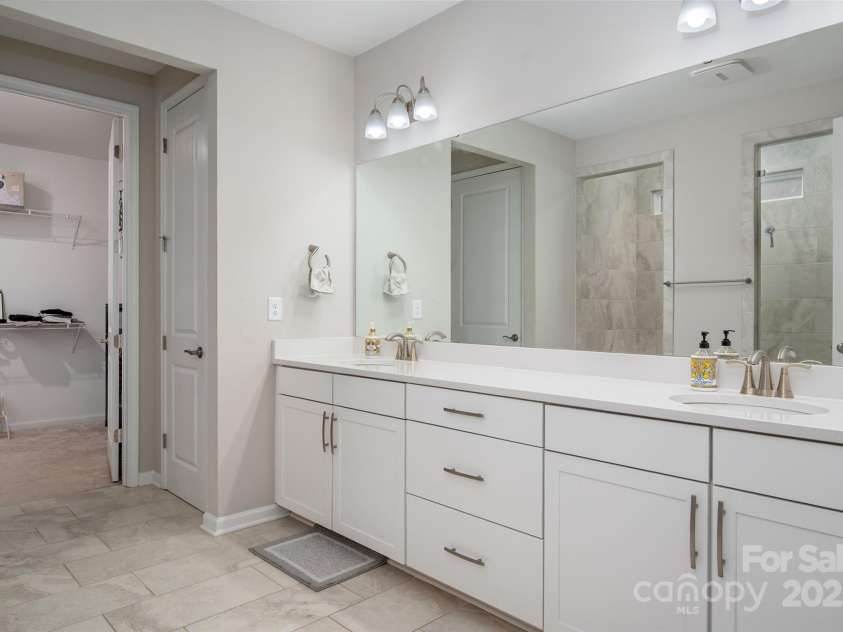 7900 Creek Park Drive, Denver, NC 28037.  MLS# CAR4235947, YatesRealty ID 20001. Master Bath