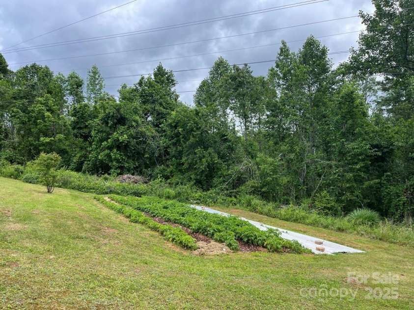 1649 Carters Ridge Road, Spruce Pine, NC 28777.  MLS# CAR4269924, YatesRealty ID 20002. 