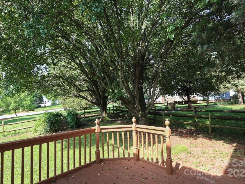 9315 Pebble Creek Way, Charlotte, NC 28269.  MLS# CAR4257557, YatesRealty ID 20004. 