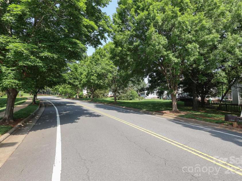 9315 Pebble Creek Way, Charlotte, NC 28269.  MLS# CAR4257557, YatesRealty ID 20004. 