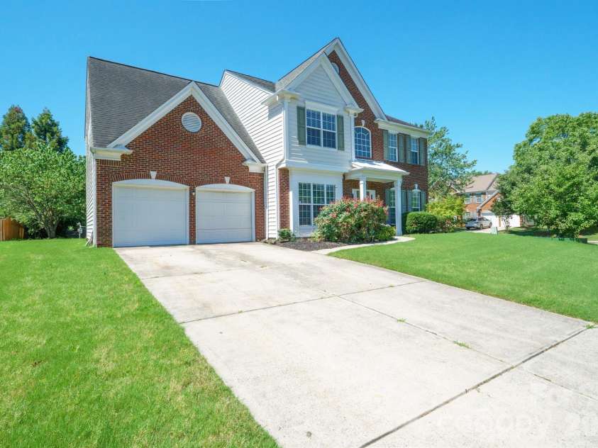 7633 Rathburn Lane, Charlotte, NC 28277.  MLS# CAR4390138, YatesRealty ID 20005. 