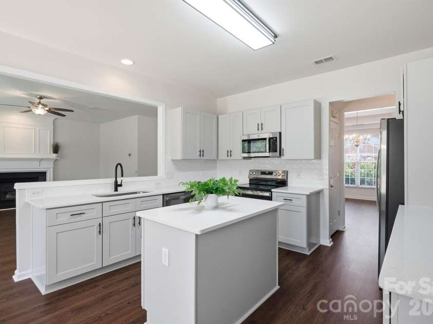 7633 Rathburn Lane, Charlotte, NC 28277.  MLS# CAR4390138, YatesRealty ID 20005. 