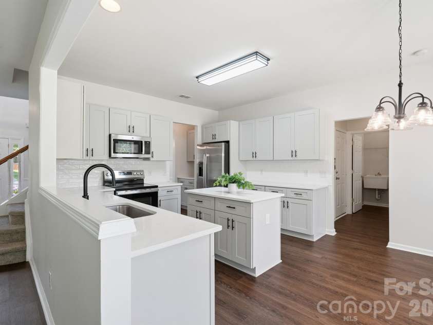 7633 Rathburn Lane, Charlotte, NC 28277.  MLS# CAR4390138, YatesRealty ID 20005. 
