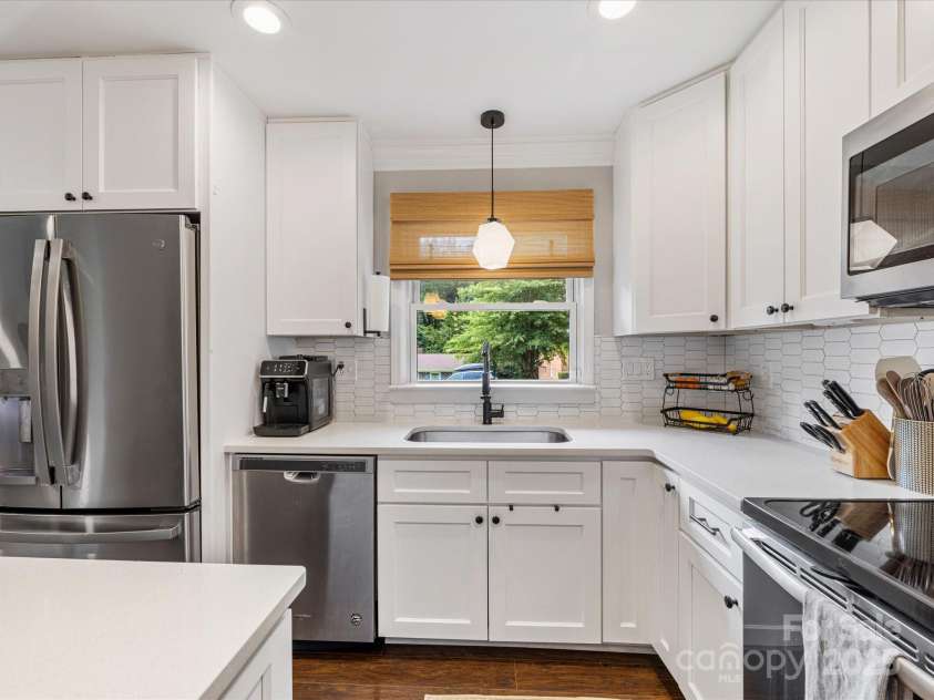 3530 Woodleaf Road, Charlotte, NC 28205.  MLS# CAR4264244, YatesRealty ID 20006. 