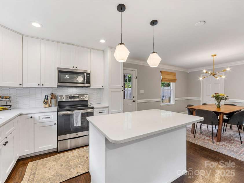 3530 Woodleaf Road, Charlotte, NC 28205.  MLS# CAR4264244, YatesRealty ID 20006. 