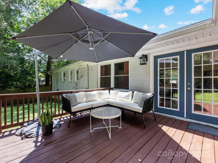 3530 Woodleaf Road, Charlotte, NC 28205.  MLS# CAR4264244, YatesRealty ID 20006. 