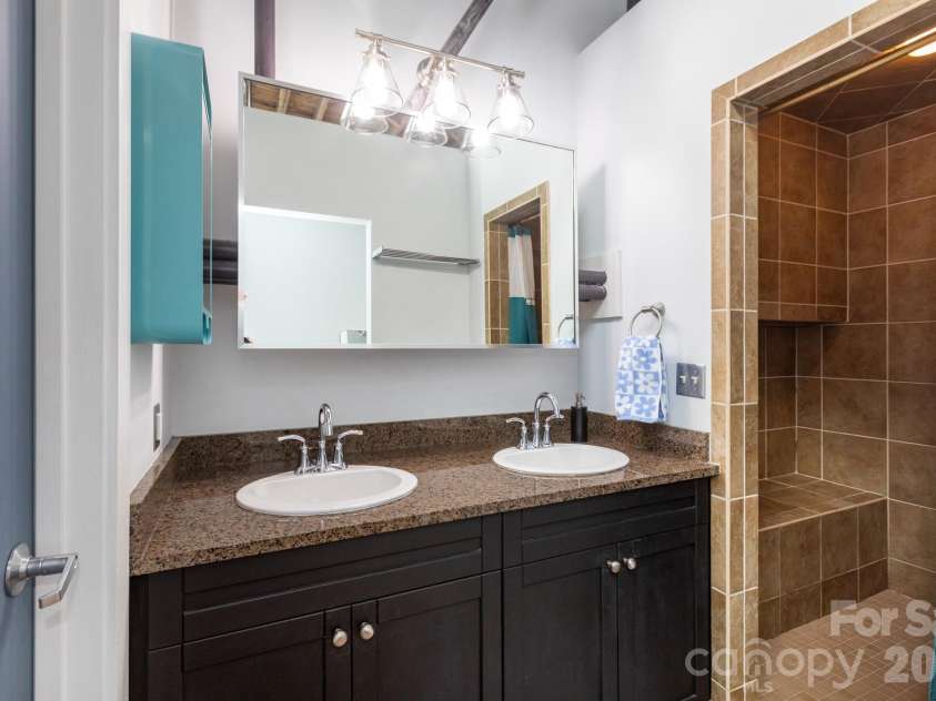 840 Academy Street, Charlotte, NC 28205.  MLS# CAR4300068, YatesRealty ID 20006. Primary bath 