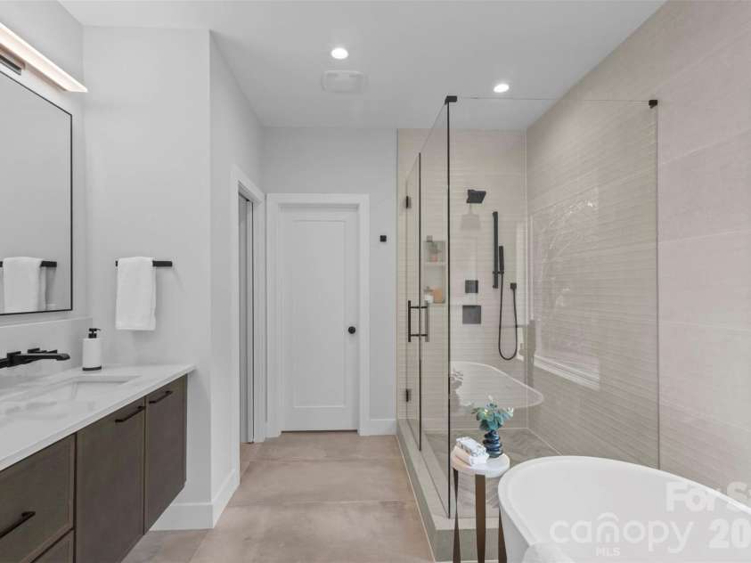 1613 Umstead Street, Charlotte, NC 28205.  MLS# CAR4305021, YatesRealty ID 20007. 