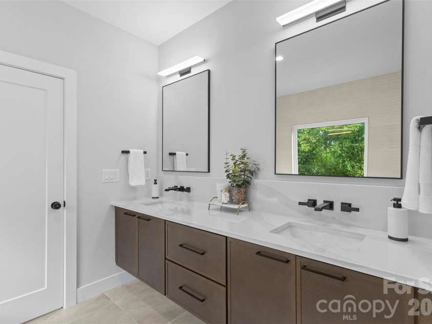1613 Umstead Street, Charlotte, NC 28205.  MLS# CAR4305021, YatesRealty ID 20007. 