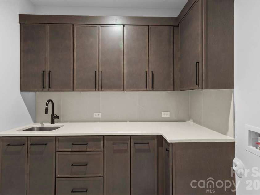 1613 Umstead Street, Charlotte, NC 28205.  MLS# CAR4305021, YatesRealty ID 20007. 