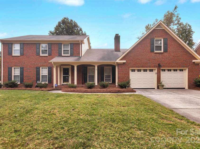 1401 Matthews Plantation Drive, Matthews, NC 28105.  MLS# CAR4306886, YatesRealty ID 20008. 