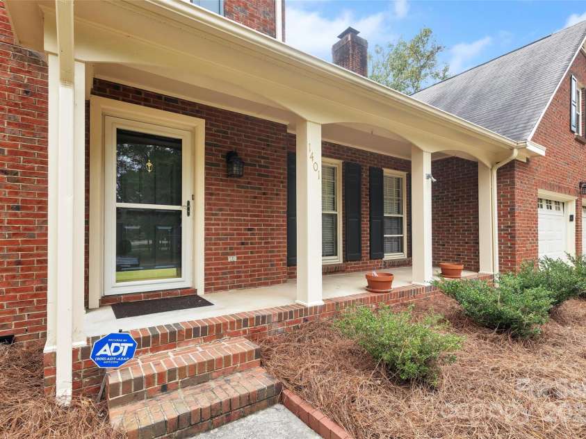1401 Matthews Plantation Drive, Matthews, NC 28105.  MLS# CAR4306886, YatesRealty ID 20008. 