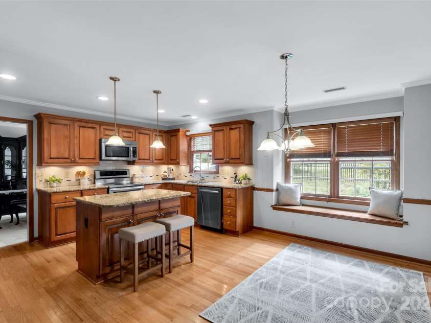 1401 Matthews Plantation Drive, Matthews, NC 28105.  MLS# CAR4306886, YatesRealty ID 20008. 