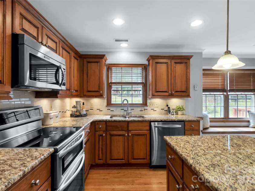 1401 Matthews Plantation Drive, Matthews, NC 28105.  MLS# CAR4306886, YatesRealty ID 20008. 