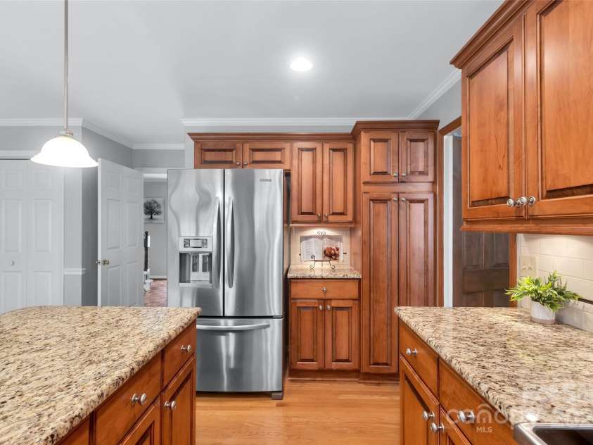 1401 Matthews Plantation Drive, Matthews, NC 28105.  MLS# CAR4306886, YatesRealty ID 20008. 