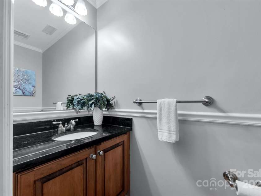 1401 Matthews Plantation Drive, Matthews, NC 28105.  MLS# CAR4306886, YatesRealty ID 20008. 