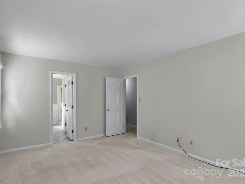 1401 Matthews Plantation Drive, Matthews, NC 28105.  MLS# CAR4306886, YatesRealty ID 20008. 
