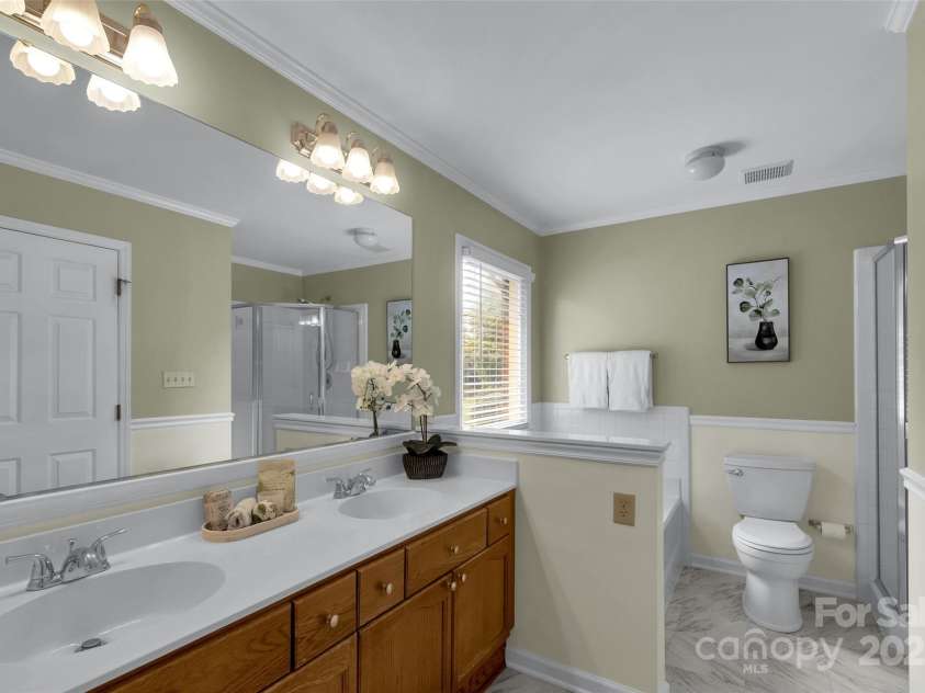 1401 Matthews Plantation Drive, Matthews, NC 28105.  MLS# CAR4306886, YatesRealty ID 20008. 