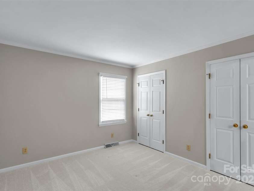 1401 Matthews Plantation Drive, Matthews, NC 28105.  MLS# CAR4306886, YatesRealty ID 20008. 