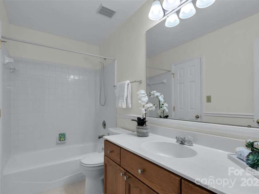 1401 Matthews Plantation Drive, Matthews, NC 28105.  MLS# CAR4306886, YatesRealty ID 20008. 
