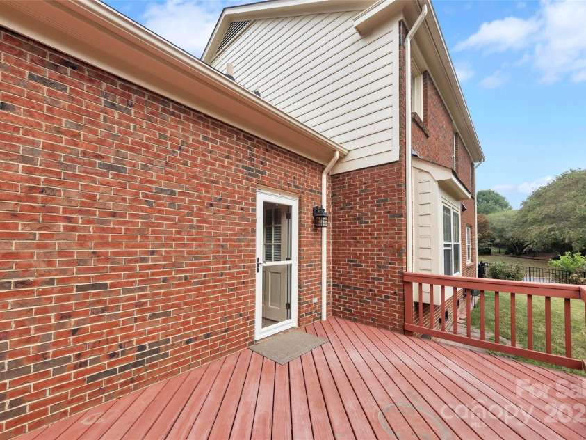 1401 Matthews Plantation Drive, Matthews, NC 28105.  MLS# CAR4306886, YatesRealty ID 20008. 