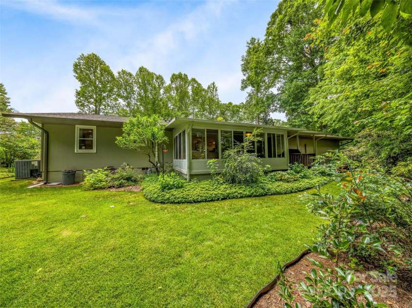 80 South Hill Drive, Brevard, NC 28712.  MLS# CAR4267667, YatesRealty ID 20009. 