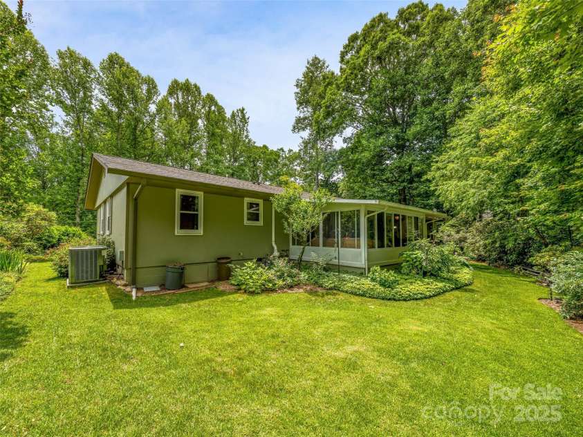 80 South Hill Drive, Brevard, NC 28712.  MLS# CAR4267667, YatesRealty ID 20009. 