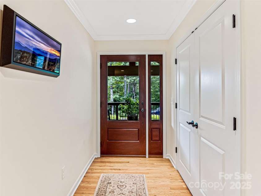 80 South Hill Drive, Brevard, NC 28712.  MLS# CAR4267667, YatesRealty ID 20009. Bright, wide entry foyer