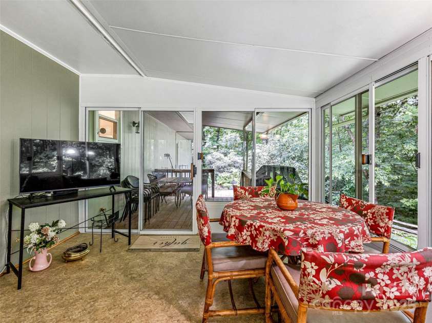 80 South Hill Drive, Brevard, NC 28712.  MLS# CAR4267667, YatesRealty ID 20009. Year round living