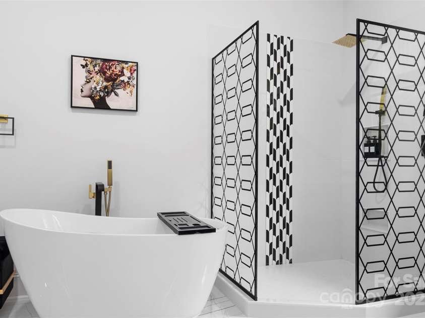 1045 Churchfield Lane, Rockwell, NC 28138.  MLS# CAR4310058, YatesRealty ID 2001. Soaking Tub