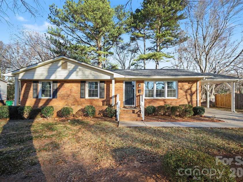 1733 Pondella Drive, Charlotte, NC 28213.  MLS# CAR4337514, YatesRealty ID 2001. 