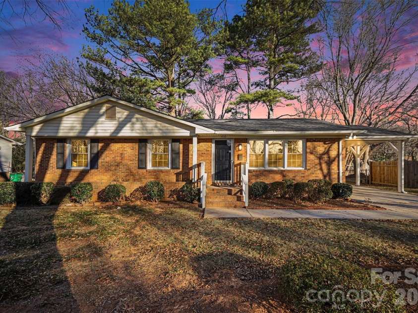 1733 Pondella Drive, Charlotte, NC 28213.  MLS# CAR4337514, YatesRealty ID 2001. 
