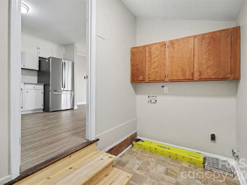 1733 Pondella Drive, Charlotte, NC 28213.  MLS# CAR4337514, YatesRealty ID 2001. 