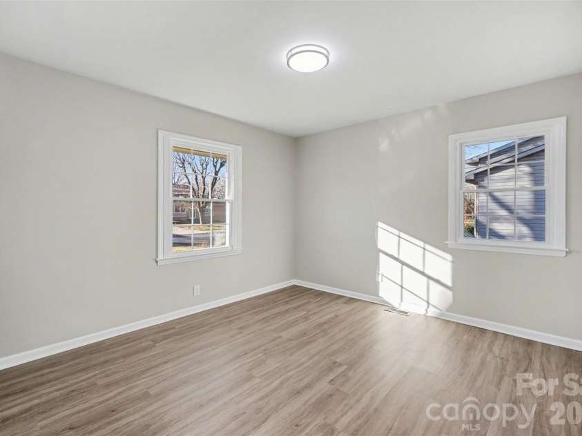 1733 Pondella Drive, Charlotte, NC 28213.  MLS# CAR4337514, YatesRealty ID 2001. 