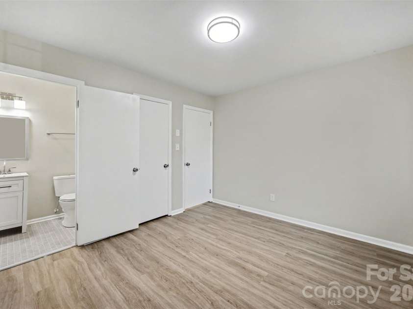 1733 Pondella Drive, Charlotte, NC 28213.  MLS# CAR4337514, YatesRealty ID 2001. 