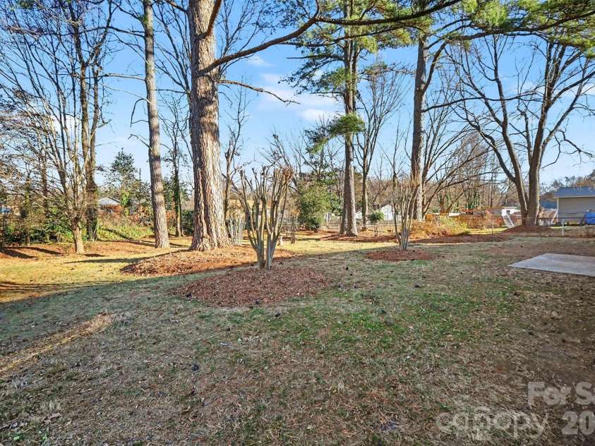 1733 Pondella Drive, Charlotte, NC 28213.  MLS# CAR4337514, YatesRealty ID 2001. 