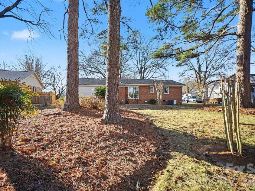 1733 Pondella Drive, Charlotte, NC 28213.  MLS# CAR4337514, YatesRealty ID 2001. 