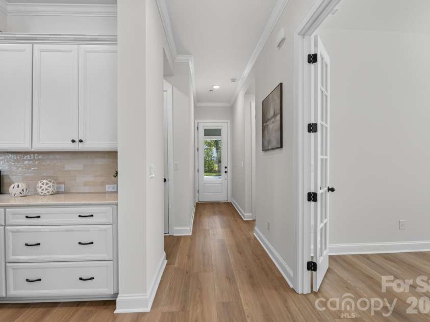 1002 Pastoral Place, Waxhaw, NC 28173.  MLS# CAR4400612, YatesRealty ID 20010. Front Hallway