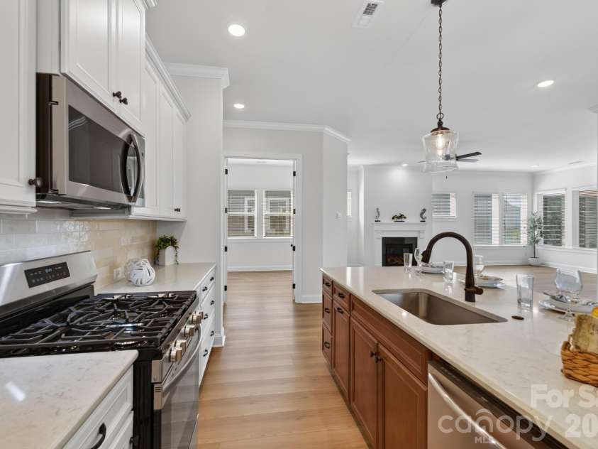 1002 Pastoral Place, Waxhaw, NC 28173.  MLS# CAR4400612, YatesRealty ID 20010. Kitchen
