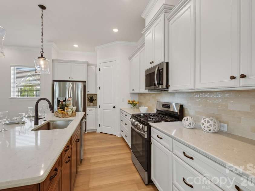 1002 Pastoral Place, Waxhaw, NC 28173.  MLS# CAR4400612, YatesRealty ID 20010. Kitchen