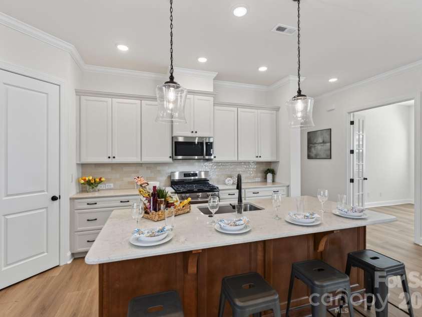1002 Pastoral Place, Waxhaw, NC 28173.  MLS# CAR4400612, YatesRealty ID 20010. Kitchen Island