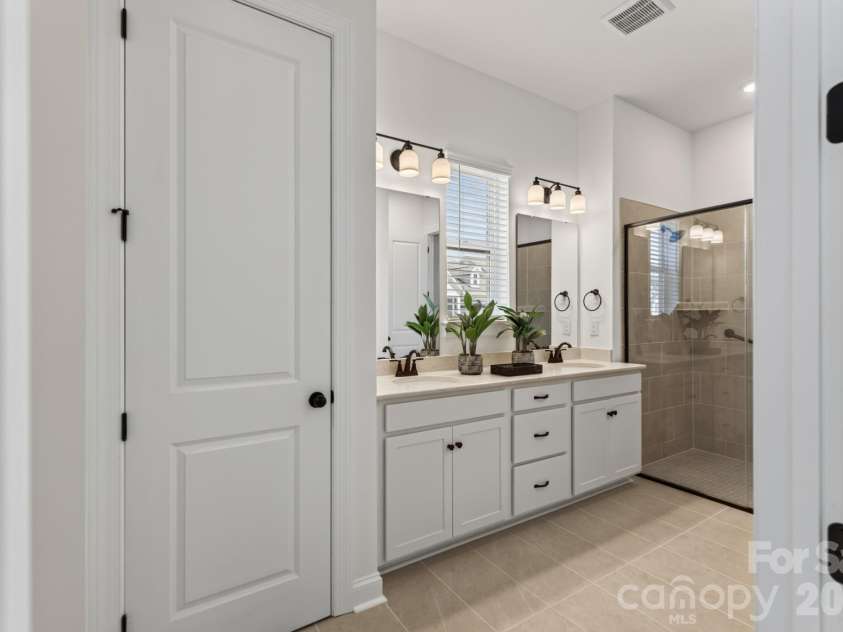 1002 Pastoral Place, Waxhaw, NC 28173.  MLS# CAR4400612, YatesRealty ID 20010. Primary Bathroom